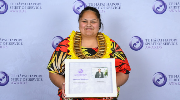Saunoa Noa Samasoni holding her Young Leader of the Year Award
